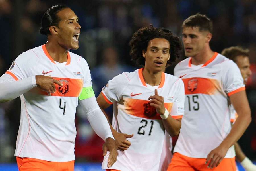 Holanda de Van Dijk vem de empate em 2 a 2 com a Grécia