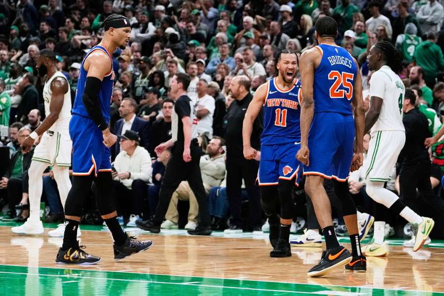 Knicks ovládli palubovku Bostonu v oboch dueloch. Knicks ovládli palubovku Bostonu v oboch dueloch.