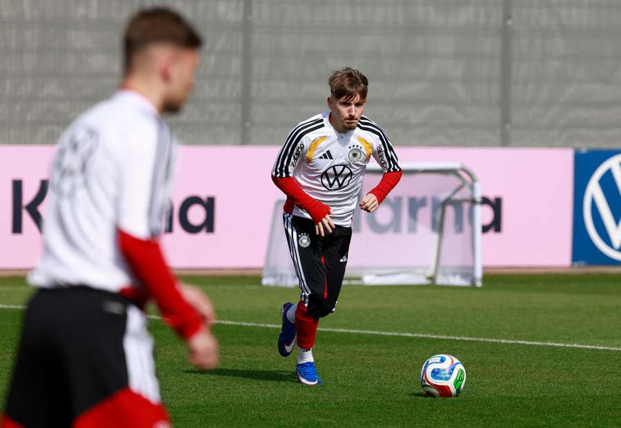 Karls Charakter fällt positiv auf