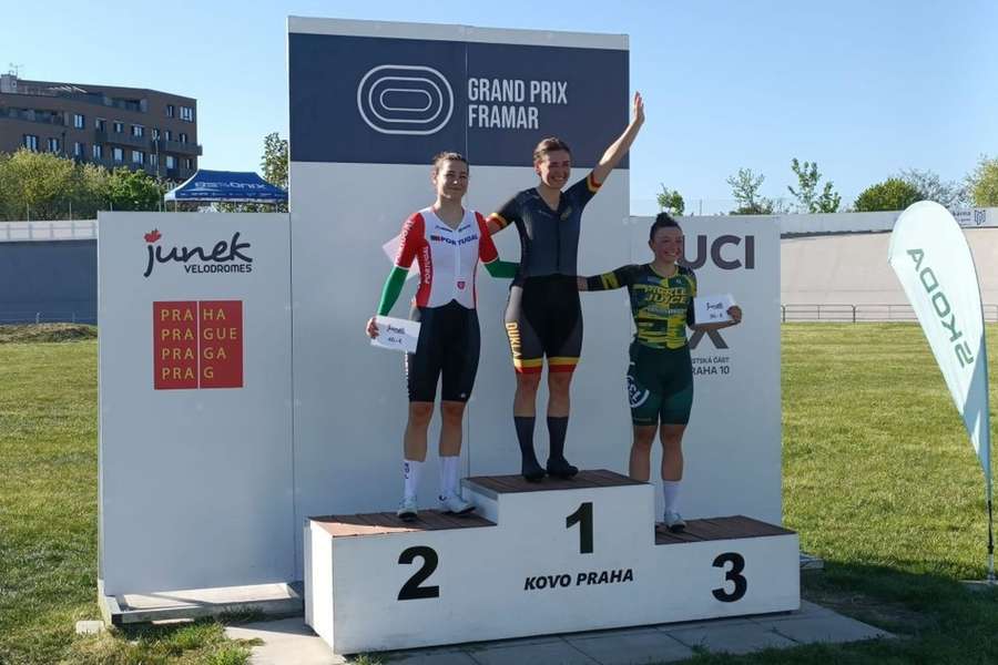 Daniela Campos conquista prata no GP Junek Velodromes de pista