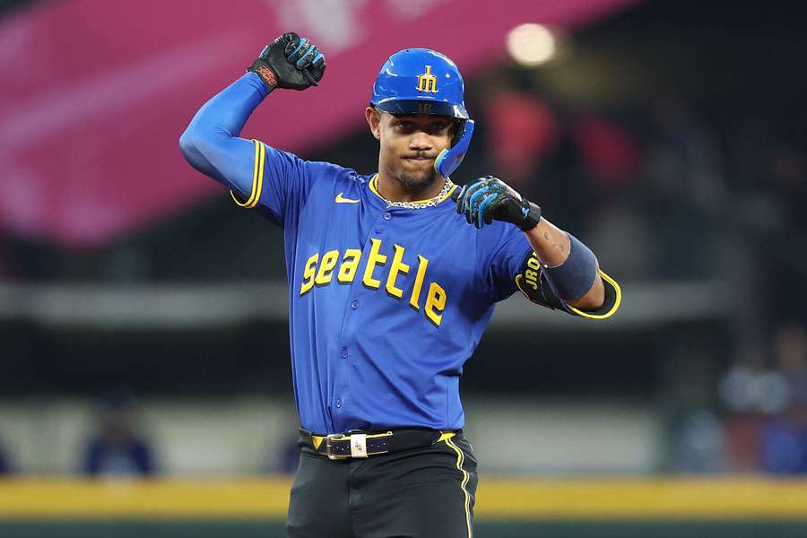 Mariners' Julio Rodriguez celebrates on second base (2025)