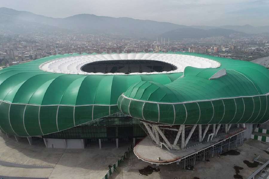 Bursa Ataturk / Timsah Arena, ”stadionul crocodil” al celor de la Bursaspor, al purtea găzdui meciul de baraj dintre Turcia și România