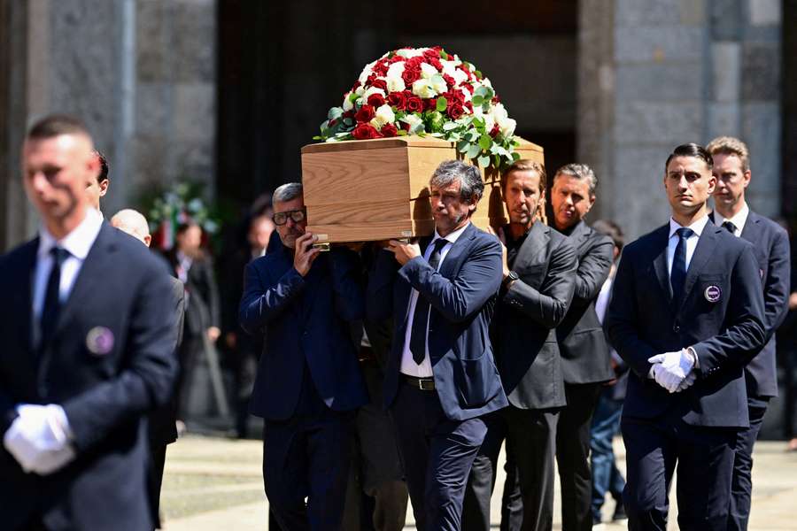 Des milliers de personnes aux obsèques de la légende du football italien Baresi