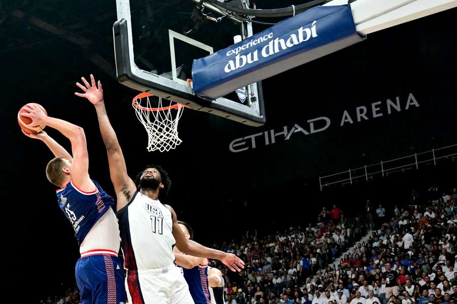 Embiid y Jokic, en el último duelo.