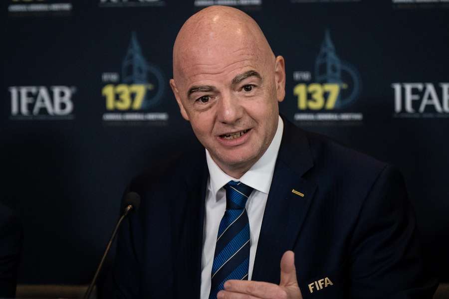 Zwitserse federale aanklagers hebben het onderzoek naar FIFA-voorzitter Gianni Infantino over zijn gebruik van een privéjet in 2017 beëindigd 