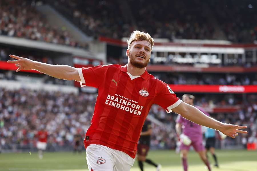 Yorbe Vertessen viert de 2-0