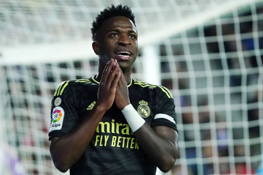 Vinícius voltou a ser alvo dos adeptos adversários