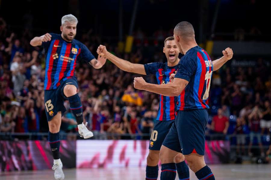 Ferrao celebra con sus compañeros el primer gol de la final ante el Jaén Paraíso Interior