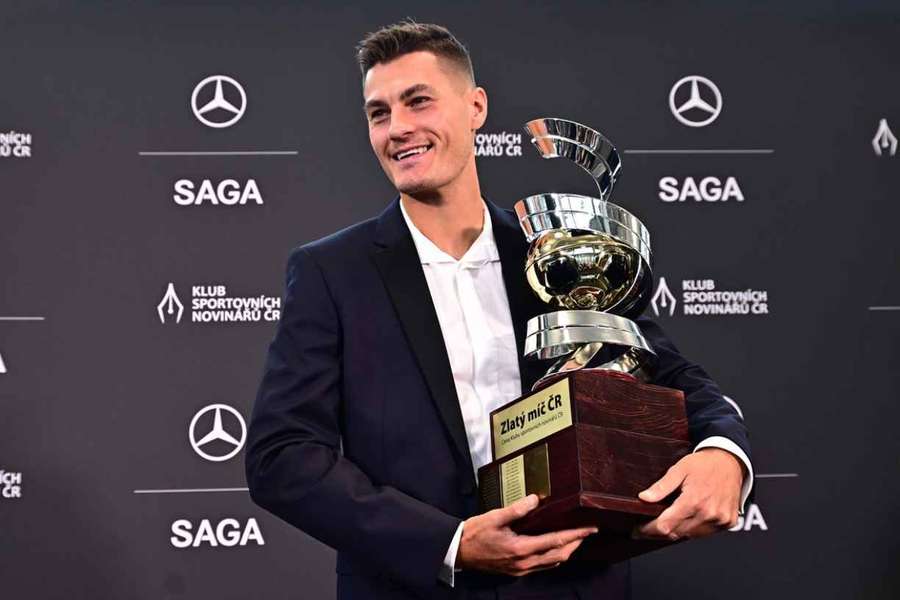 Schick ovládl novinářskou anketu Zlatý míč ČR. Schick ovládl novinářskou anketu Zlatý míč ČR.