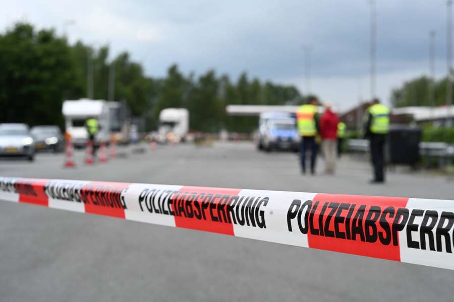 La polizia ha rapidamente riportato la situazione sotto controllo (questa nella foto non è la vera scena del crimine).