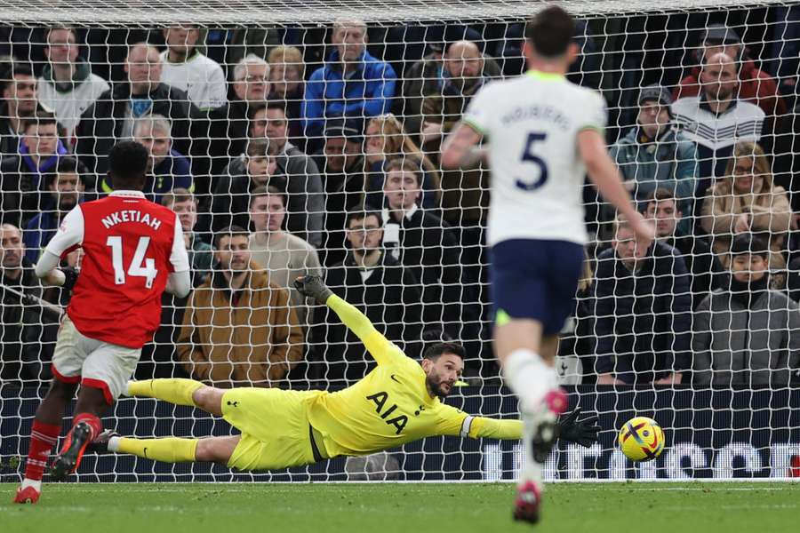 Lloris' sæbehandsker slog til igen og hjalp med at sende Gunners otte point foran i PL