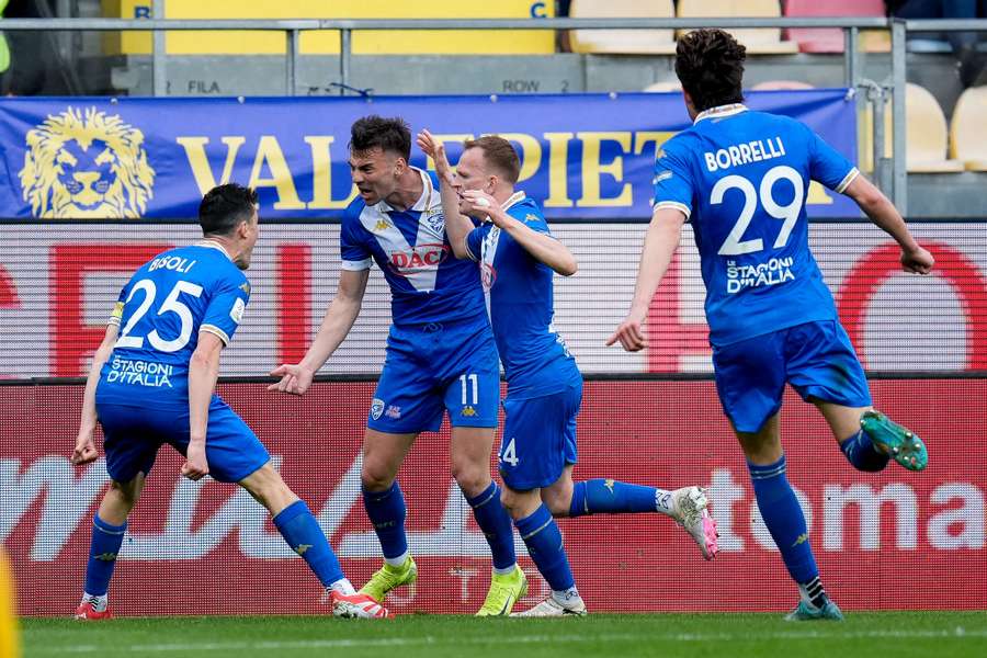 Los jugadores del Brescia celebran un gol ante el Frosinone esta temporada