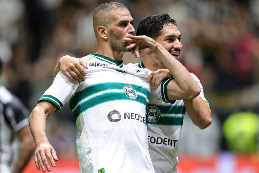 Slimani fez, de cabeça, o gol da vitória do Coritiba