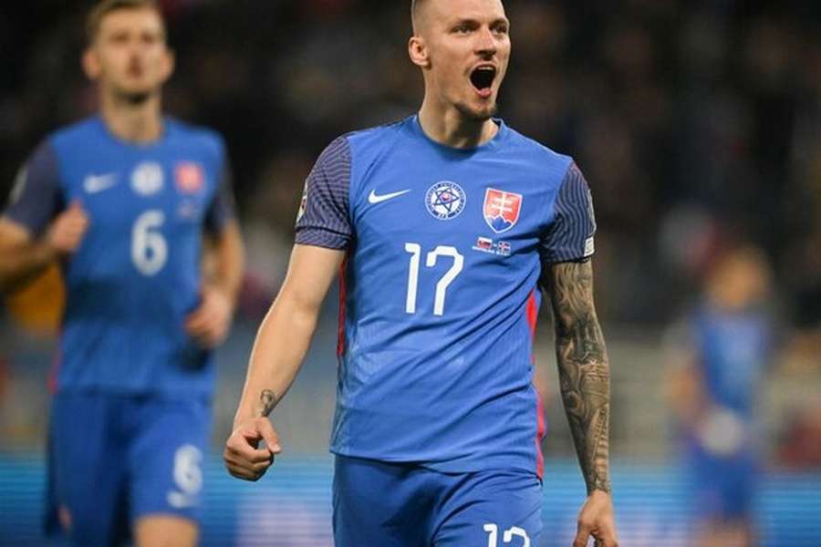 Lukáš Haraslín fez dois dos quatro golos da Eslováquia diante da Islândia