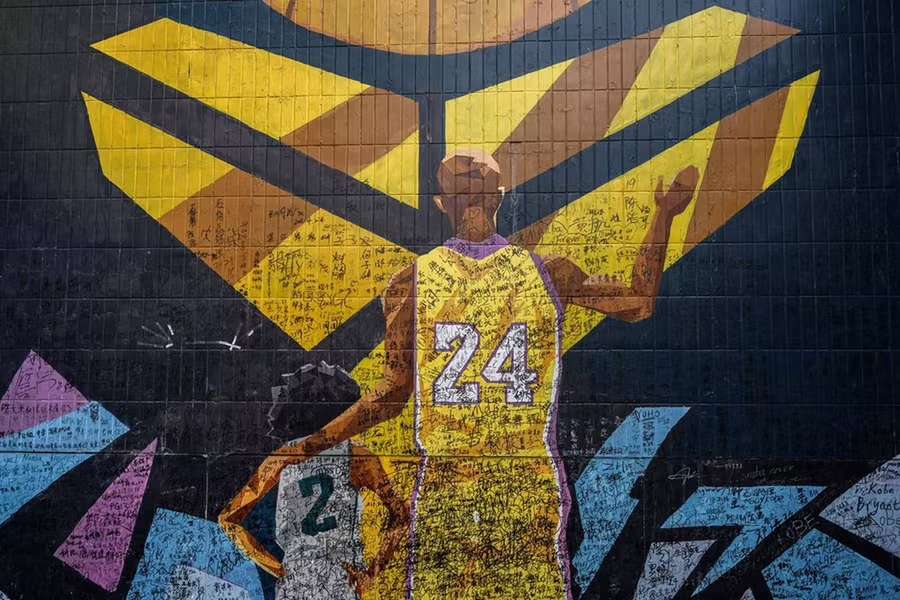 O mural em tributo a Kobe Bryant