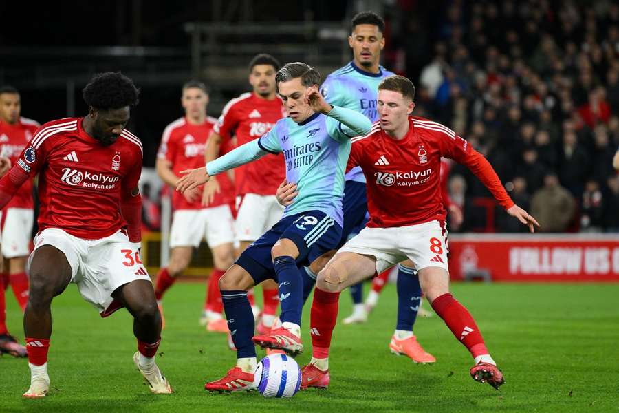 Limp Arsenal held by high-flying Forest in fresh title chase dent