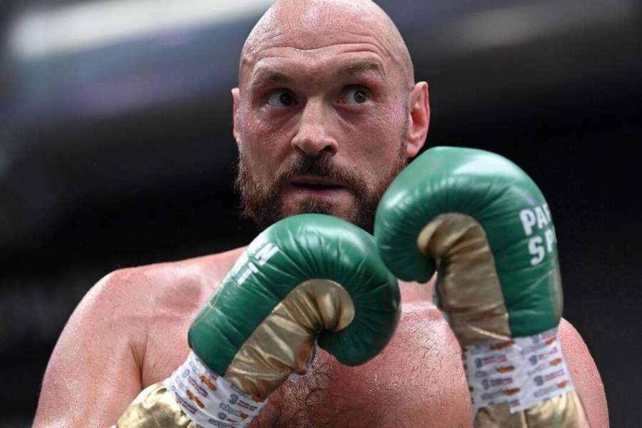 Fury to defend heavyweight title against Chisora in trilogy