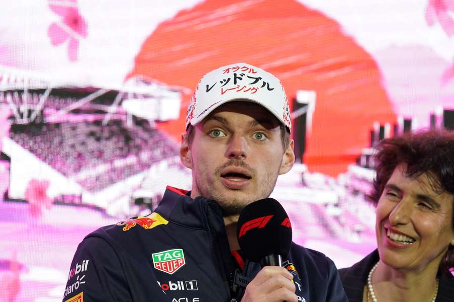 Max Verstappen numa ronda de imprensa antes do GP do Japão de 2024.