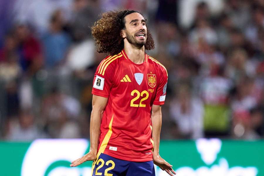 Cucurella celebra su gol ante Bulgaria