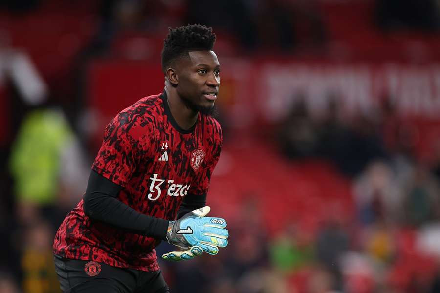 Onana tijdens de warming-up voor Manchester United - Aston Villa