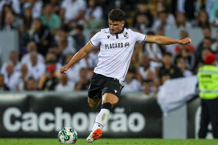 Dani Silva pronto para assumir meio-campo do Vitória de Guimarães