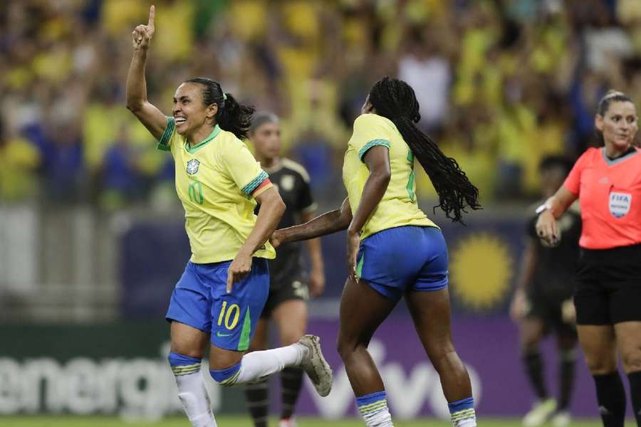 Marta foi o destaque do esperado triunfo brasileiro 