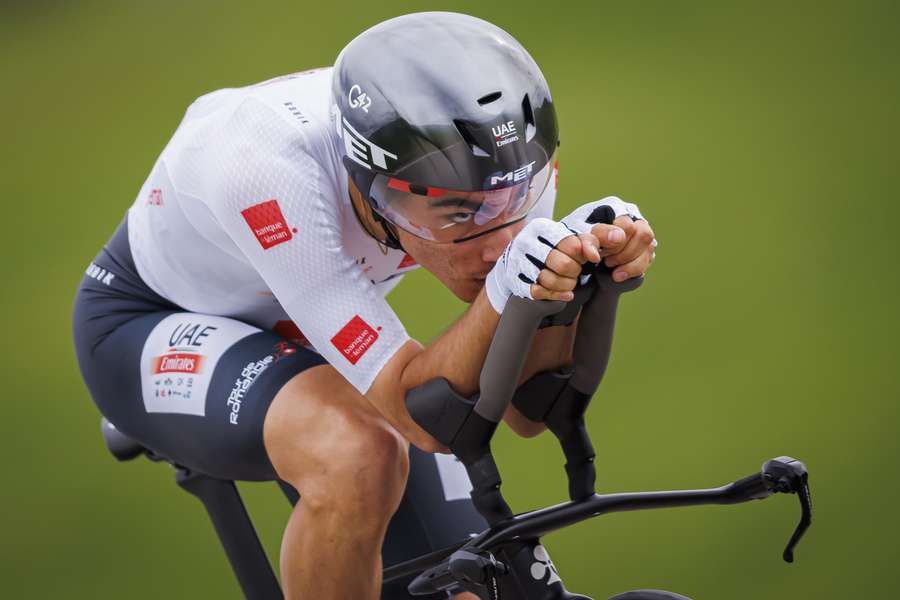 Juan Ayuso wint tijdrit en grijpt macht in Ronde van Romandië