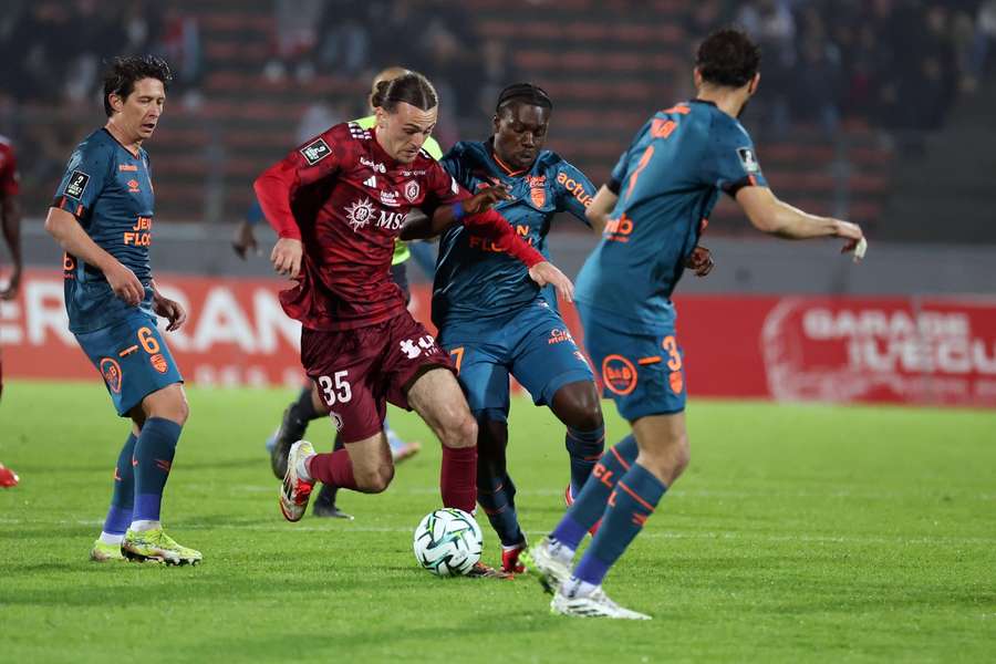Adam Yahi contre Lorient
