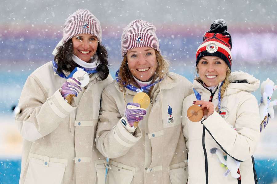 Najlepšia trojica ženských pretekov s hromadným štartom. Najlepšia trojica ženských pretekov s hromadným štartom.