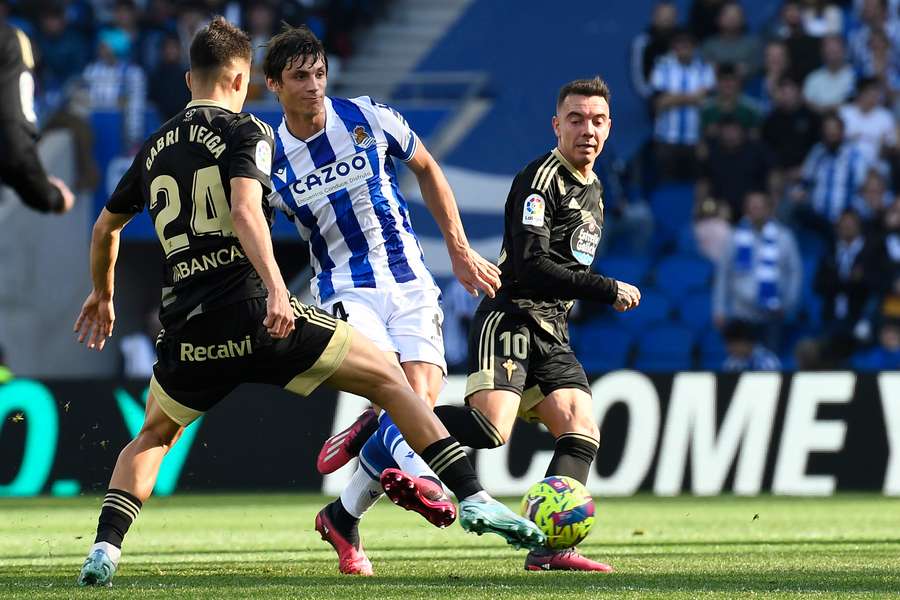 Robin Le Normand (C) in actie voor zijn club Real Sociedad