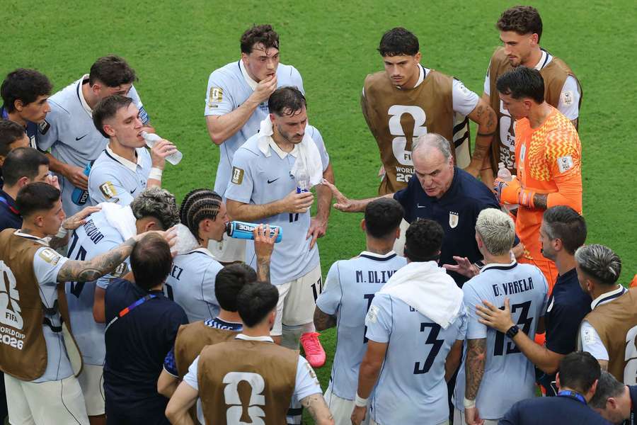 Marcelo Bielsa pendant une pause fraîcheur contre l'Arabie Saoudite