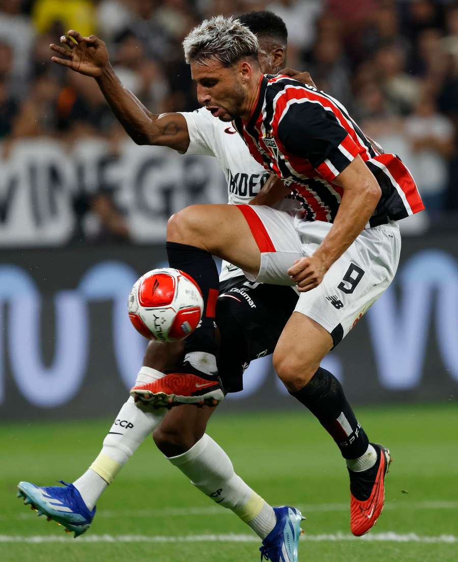 Jonathan Calleri abriu o marcador