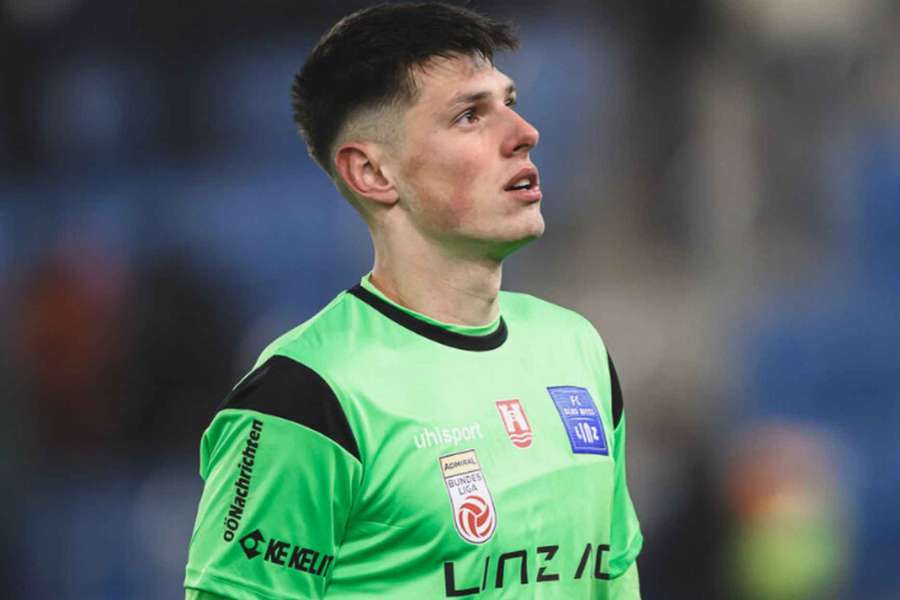 Brankář Viktor Baier se vážně zranil.