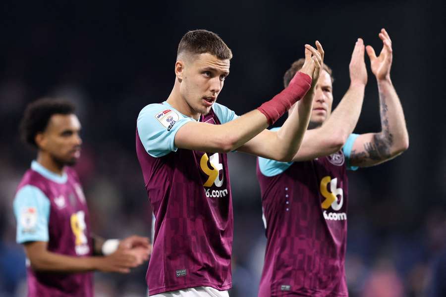 Estève vai renovar com o Burnley