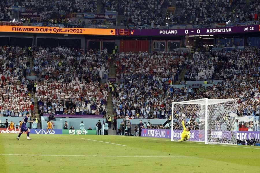 Szczesny i-a aparat penalty-ul lui Messi 