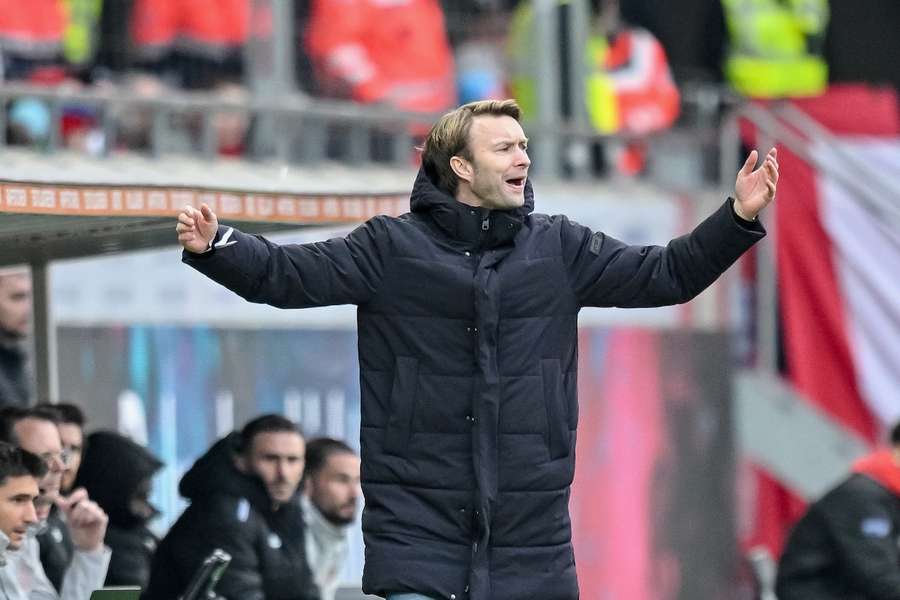 Ein unzufriedener Simon Rolfes beim 3:3 von Bayer Leverkusen in Heidenheim