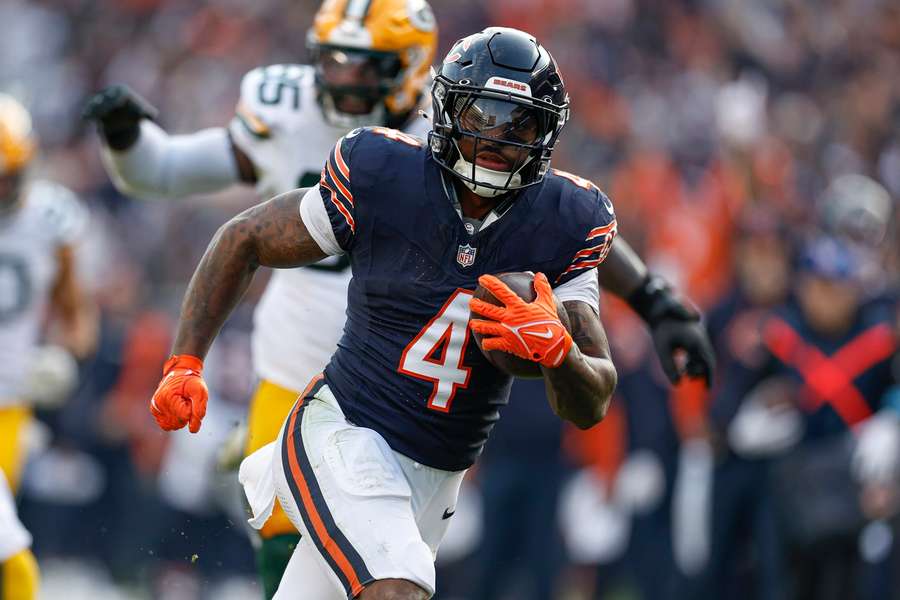 Bears RB D’Andre Swift tijdens de wedstrijd tegen de Packers