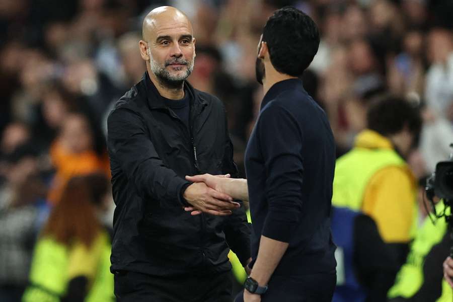 Guardiola (l.) beim Handschlag mit Arbeloa