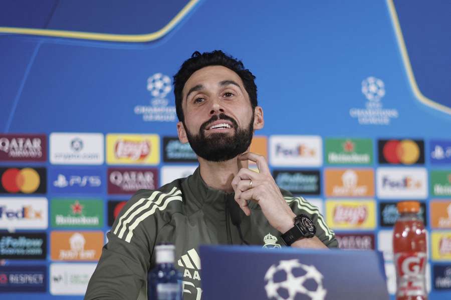 Arbeloa auf der Pressekonferenz vor dem Rückspiel gegen Benfica