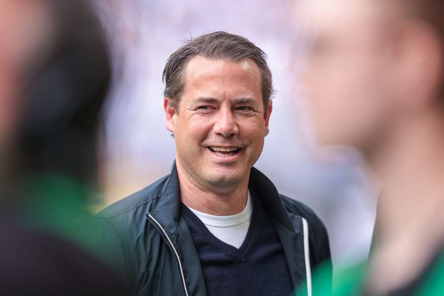 Lars Ricken salientou a concorrência que o seu BVB enfrenta dos clubes investidores. Lars Ricken salientou a concorrência que o seu BVB enfrenta dos clubes investidores.