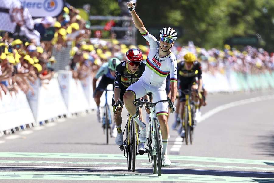 Pogacar celebra su victoria