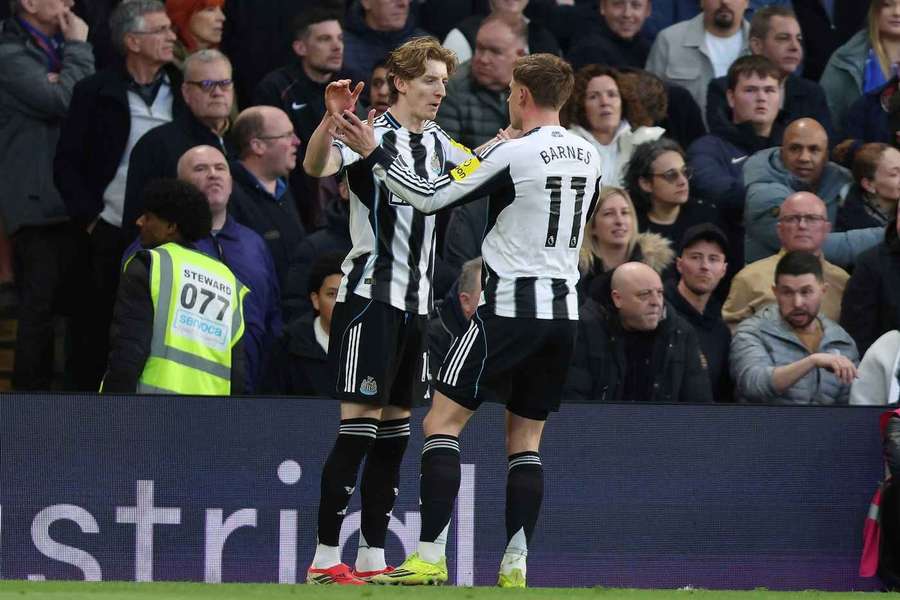 Anthony Gordon célèbre son but pour Newcastle United