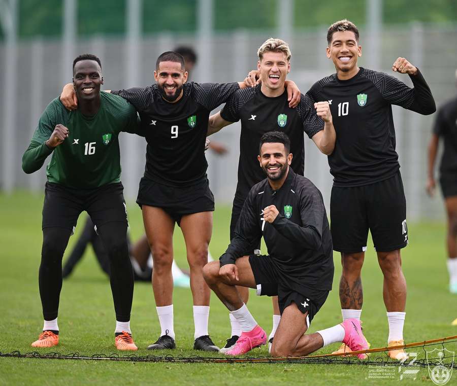 Mahrez e Firmino serão companheiros de time no Al-Ittihad