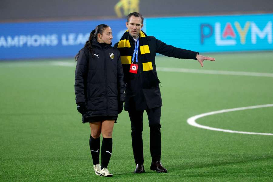 Rosa Kafaji z Hacken z Martinem Ericssonem, dyrektorem sportowym klubu.