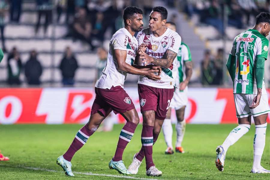 Thiago Santos marcou um gol salvador no fim da partida