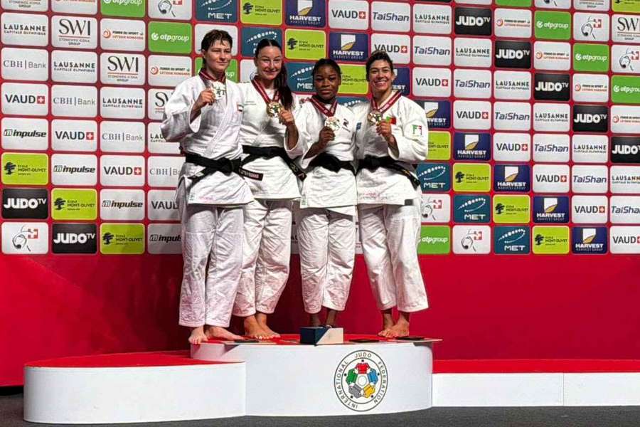 Patrícia Sampaio bateu a austríaca Elena Dengg por waza-ari Patrícia Sampaio bateu a austríaca Elena Dengg por waza-ari