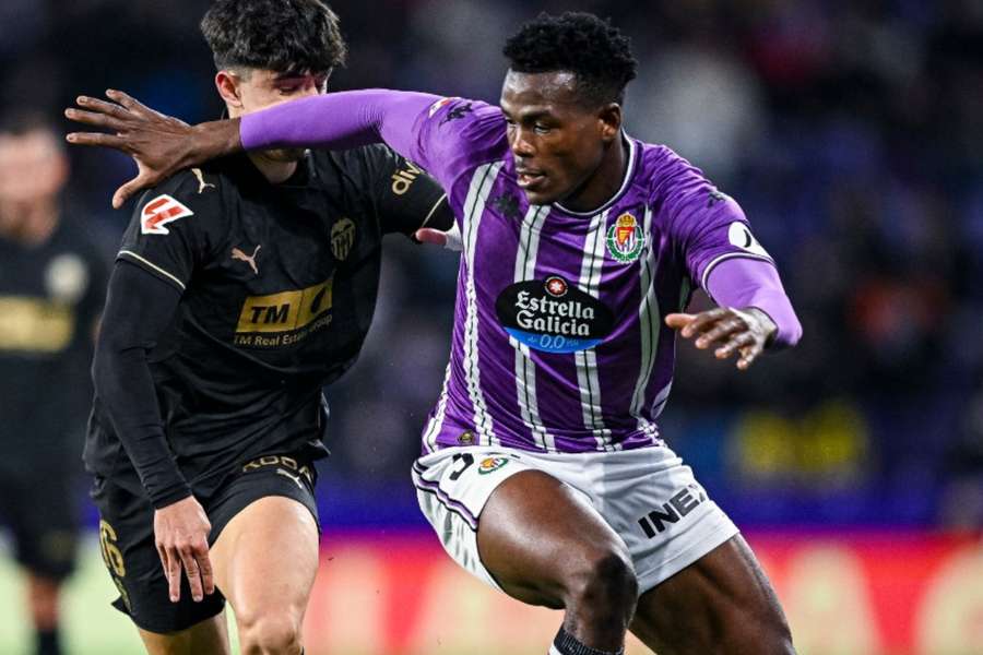 Juma Bah se junta ao Lens para o fim da temporada