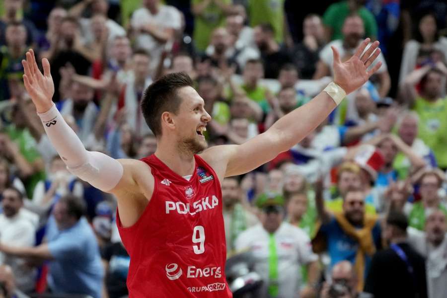 EuroBasket roundup: France through to semis, Pontika powers Poland past Slovenia