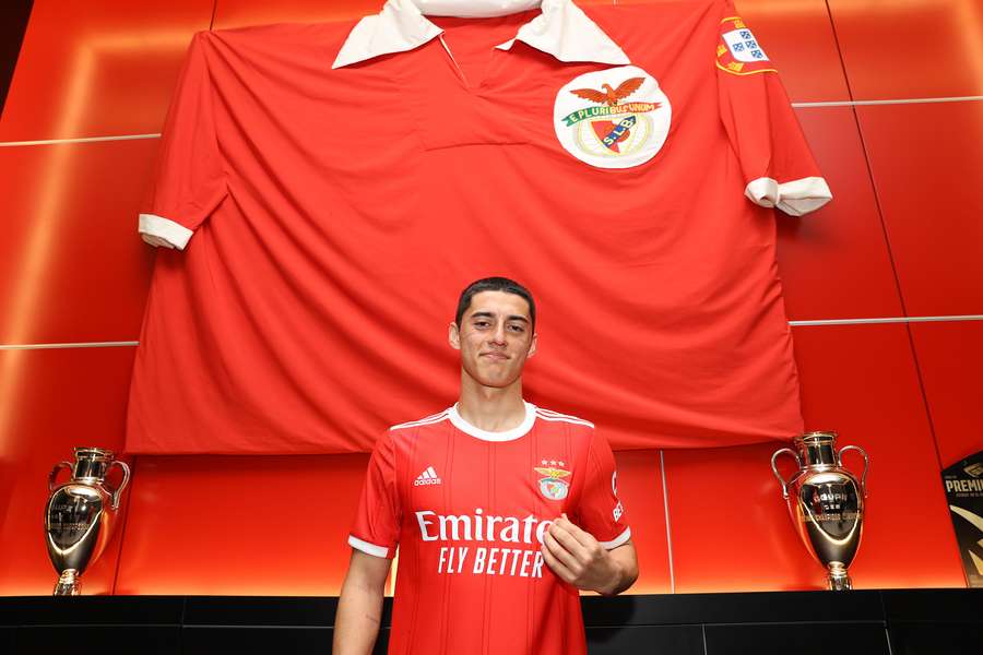 Tiago Gouveia vai continuar ao serviço do Benfica