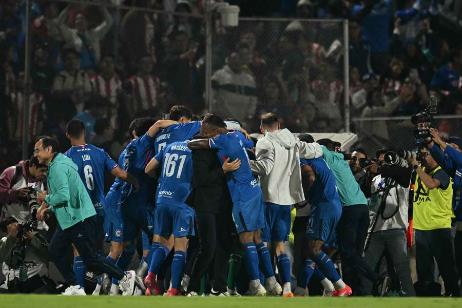 El Cruz Azul elimina a las Chivas El Cruz Azul elimina a las Chivas
